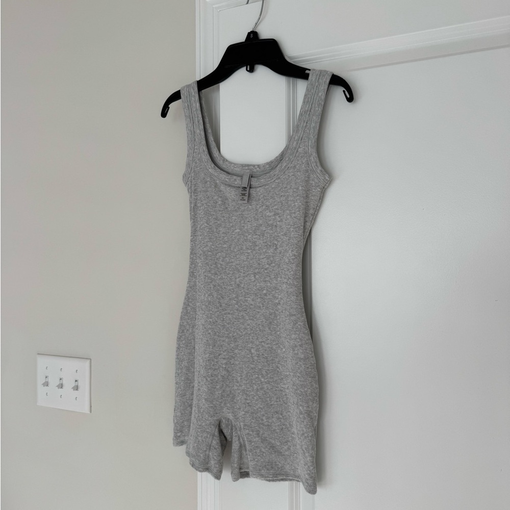 Skims Cotton Rib Onesie Light Heather Grey Size XS - Picture 3 of 5